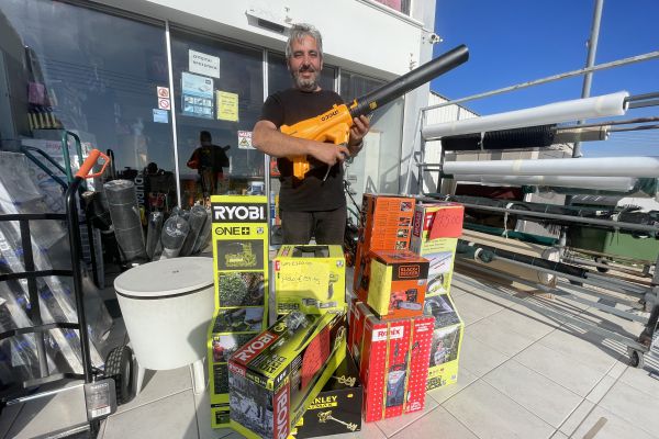 L A D I Y Center Ltd