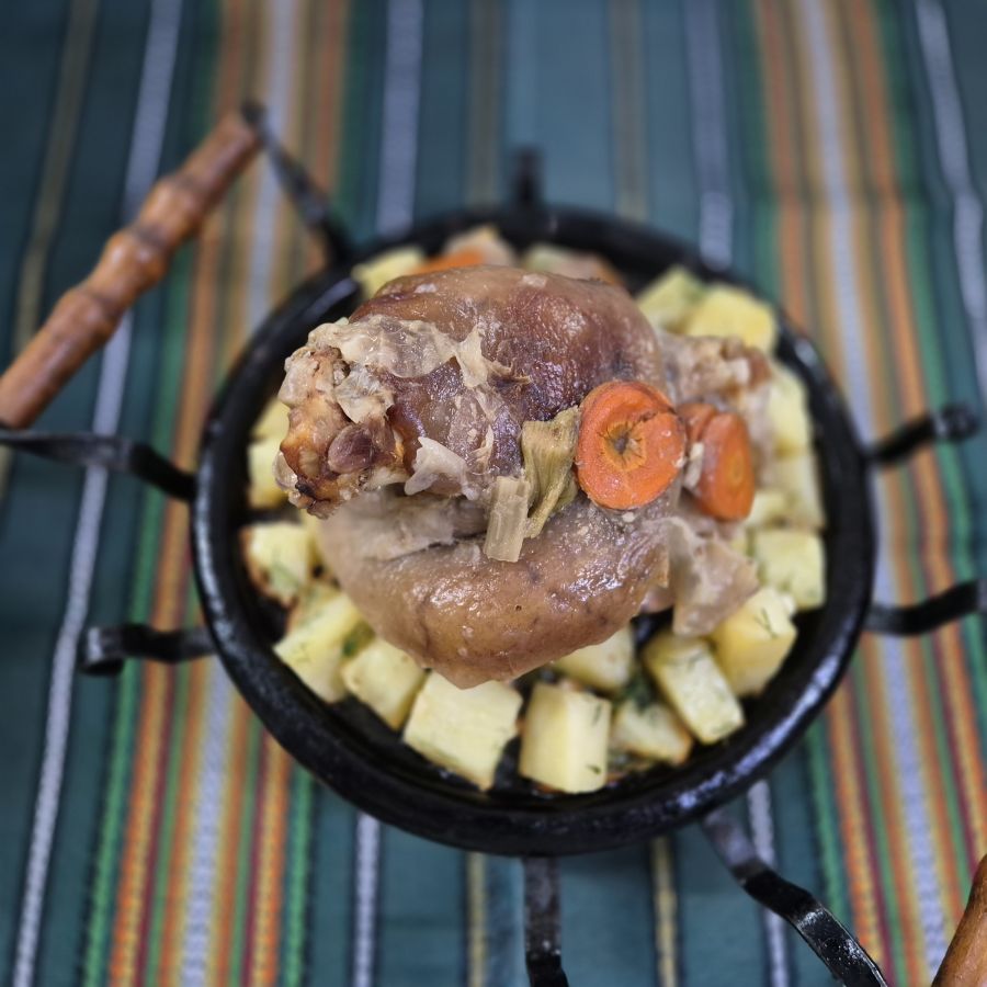 Roasted pork knuckle for 2 1600gr the Finest Dinin