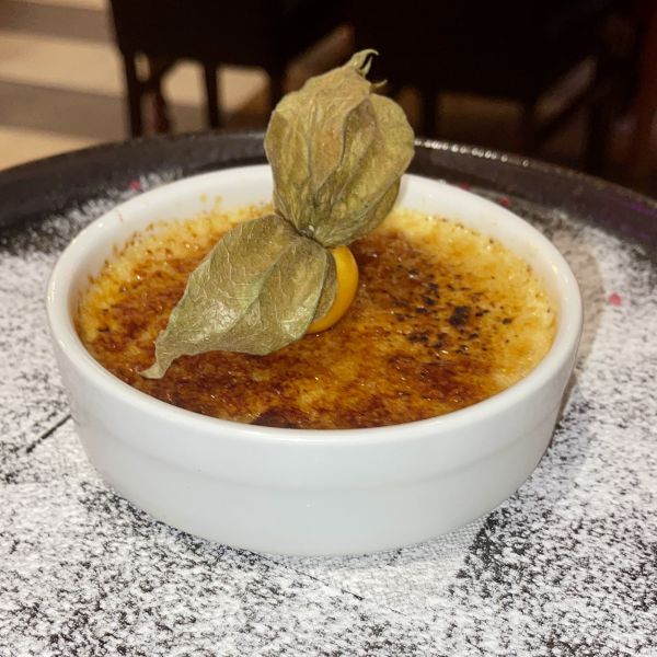 Cr? me Br? l? e Exquisite Gourmet Dining Experienc