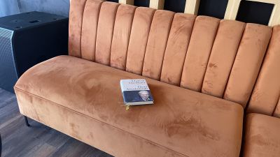 Experience Unique Jazz at Groovy Garden Caf? Bar i